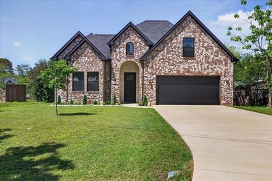 Welcome home to your stunning 3-bedroom, 2-bathroom lakeside - photo 1