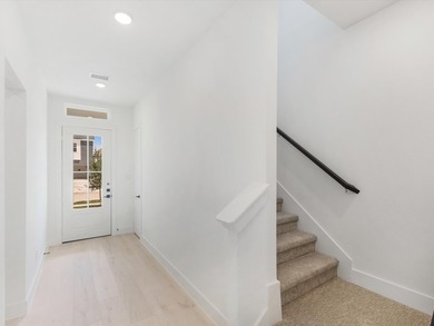 Ready Now!Live like a Queen in our popular Elizabeth Plan. Step - photo 4