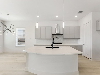 Ready Now!Live like a Queen in our popular Elizabeth Plan. Step - photo 5
