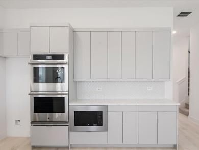 Ready Now!Live like a Queen in our popular Elizabeth Plan. Step - photo 6