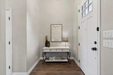 Welcome home to your stunning 3-bedroom, 2-bathroom lakeside - photo 9