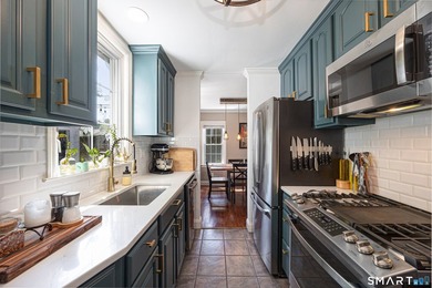 Move right into this beautifully remodeled 2-3 bedroom ranch in - photo 12