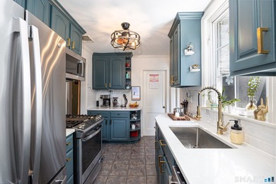 Move right into this beautifully remodeled 2-3 bedroom ranch in - photo 13