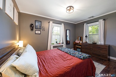 Move right into this beautifully remodeled 2-3 bedroom ranch in - photo 15