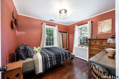 Move right into this beautifully remodeled 2-3 bedroom ranch in - photo 16