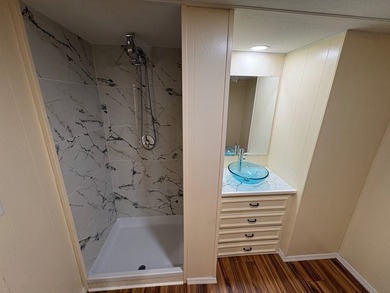 COMPLETLEY REMODELED INSIDE!!! Candlelight Manor offers a - photo 19