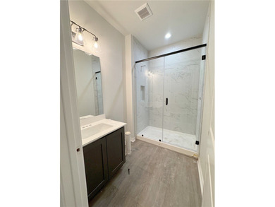 Welcome to this stunning 4-bedroom, 3-bathroom home located in - photo 21