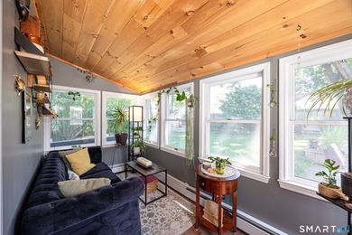 Move right into this beautifully remodeled 2-3 bedroom ranch in - photo 21