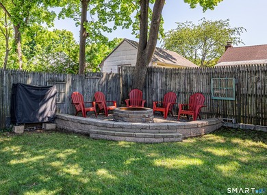 Move right into this beautifully remodeled 2-3 bedroom ranch in - photo 24