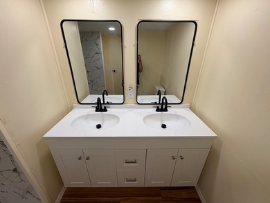 COMPLETLEY REMODELED INSIDE!!! Candlelight Manor offers a - photo 24
