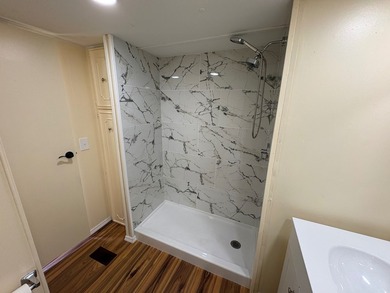 COMPLETLEY REMODELED INSIDE!!! Candlelight Manor offers a - photo 25