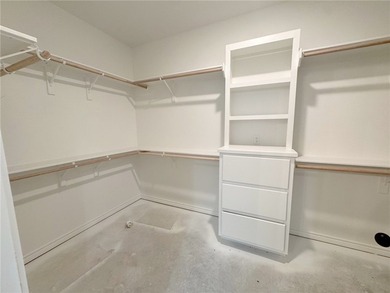 Welcome to this stunning 4-bedroom, 3-bathroom home located in - photo 27
