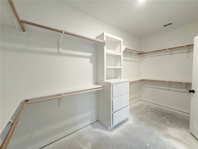 Welcome to this stunning 4-bedroom, 3-bathroom home located in - photo 28