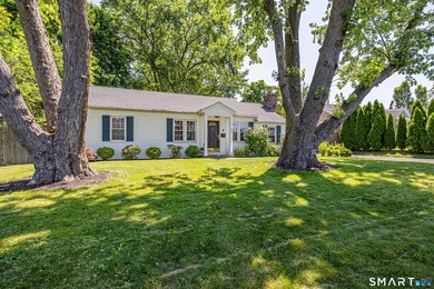Move right into this beautifully remodeled 2-3 bedroom ranch in - photo 28