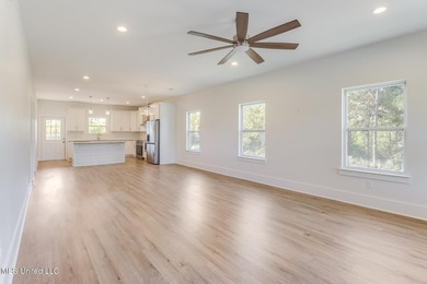 Experience coastal living with this new home that's just a 1/4 - photo 10
