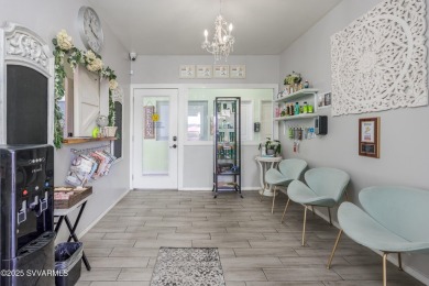 Beautifully maintained and highly flexible C-1 commercial