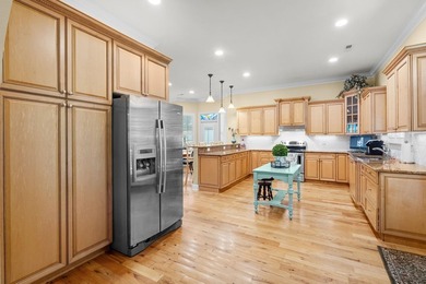 Welcome to your own private coastal retreat! This gorgeous 4 Bed - photo 21