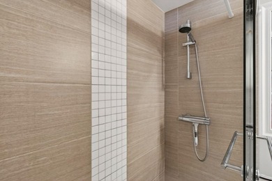 Location, location, location! Impeccable turnkey 1-bedroom, 1 - photo 37