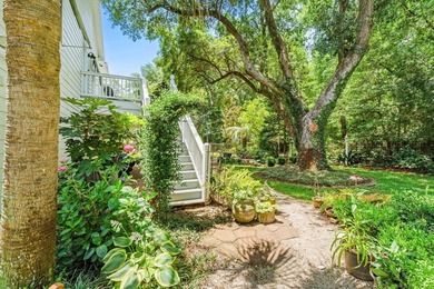 Welcome to your own private coastal retreat! This gorgeous 4 Bed - photo 38