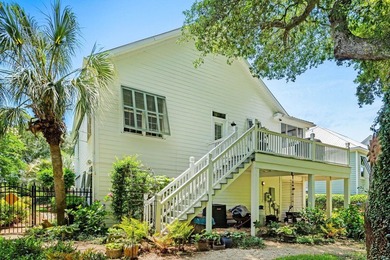 Welcome to your own private coastal retreat! This gorgeous 4 Bed - photo 39