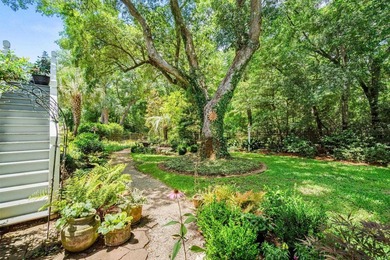 Welcome to your own private coastal retreat! This gorgeous 4 Bed - photo 40