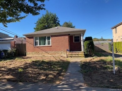 Rare Found Lot 50x100 In The Central Of Little Neck. Short - photo 1