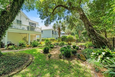 Welcome to your own private coastal retreat! This gorgeous 4 Bed - photo 42