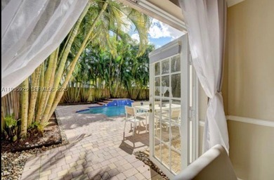 Beautiful renovated five bedroom with private gated community - photo 4