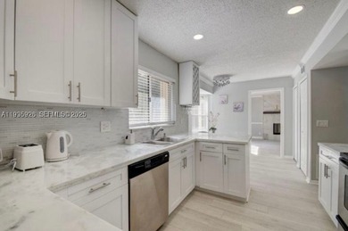 Beautiful renovated five bedroom with private gated community - photo 10
