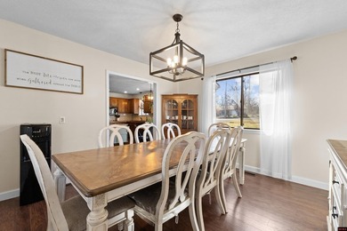 Beautifully updated 4 bedroom, 3 bath brick home located just 3 - photo 11
