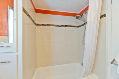 Welcome to this charming 2-bedroom, 2-bathroom mobile home - photo 13