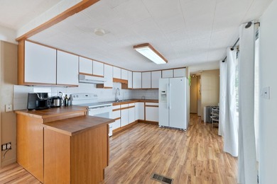 Welcome to this charming 2-bedroom, 2-bathroom mobile home - photo 14