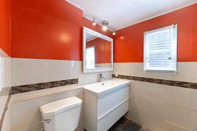 Welcome to this charming 2-bedroom, 2-bathroom mobile home - photo 15