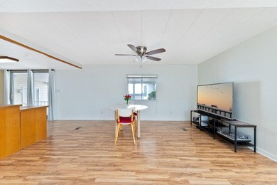 Welcome to this charming 2-bedroom, 2-bathroom mobile home - photo 18