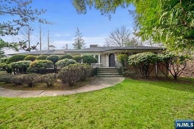 Hudson River Home For Sale in Alpine New Jersey