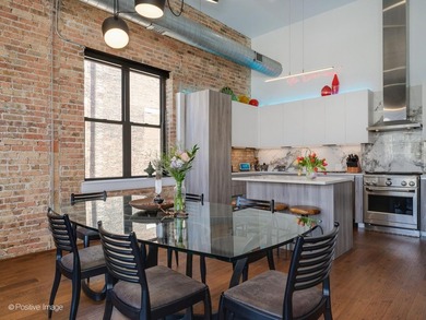 SOARING CEILINGS. EXPOSED BRICK. TRUE WEST LOOP PENTHOUSE LIVING - photo 16