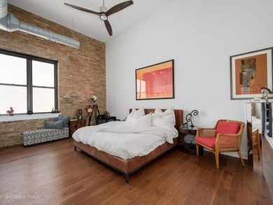 SOARING CEILINGS. EXPOSED BRICK. TRUE WEST LOOP PENTHOUSE LIVING - photo 20