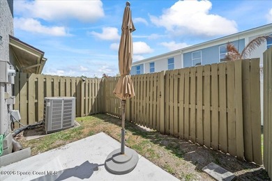 Beautiful 2 Bedroom, 2 and half Bathrooms Townhome with a one - photo 20