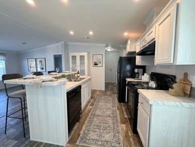 ***ASK ABOUT OUR MOVE-IN SPECIAL*** Step into this beautiful - photo 2