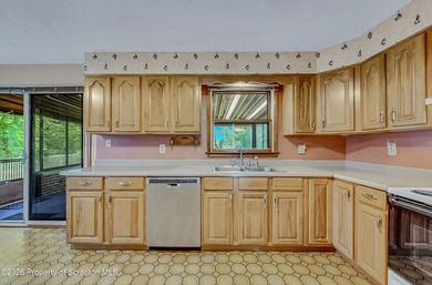Enjoy comfortable living in this 3-bedroom, 1-bath bi-level home - photo 23