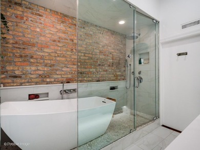 SOARING CEILINGS. EXPOSED BRICK. TRUE WEST LOOP PENTHOUSE LIVING - photo 23