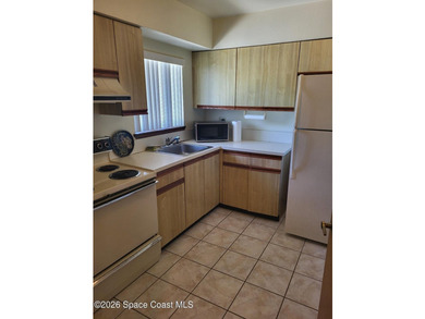 Beautiful 2 Bedroom, 2 and half Bathrooms Townhome with a one - photo 23