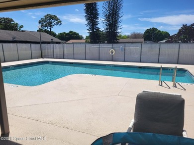 Beautiful 2 Bedroom, 2 and half Bathrooms Townhome with a one - photo 25