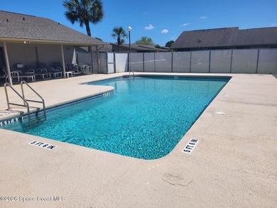 Beautiful 2 Bedroom, 2 and half Bathrooms Townhome with a one - photo 26