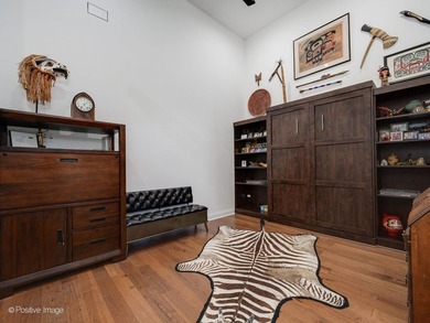 SOARING CEILINGS. EXPOSED BRICK. TRUE WEST LOOP PENTHOUSE LIVING - photo 27