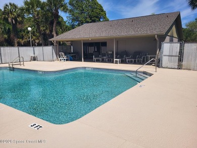 Beautiful 2 Bedroom, 2 and half Bathrooms Townhome with a one - photo 27