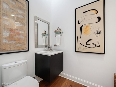 SOARING CEILINGS. EXPOSED BRICK. TRUE WEST LOOP PENTHOUSE LIVING - photo 28