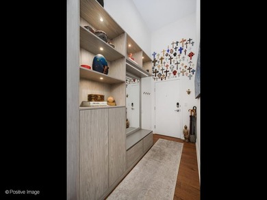 SOARING CEILINGS. EXPOSED BRICK. TRUE WEST LOOP PENTHOUSE LIVING - photo 29