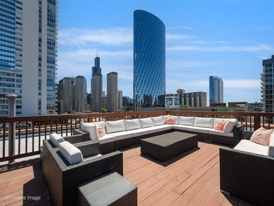 SOARING CEILINGS. EXPOSED BRICK. TRUE WEST LOOP PENTHOUSE LIVING - photo 31
