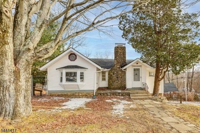 Beautifully updated 3-bedroom home offering a bright - photo 1